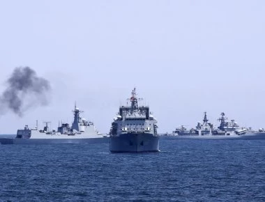 Φορτηγό πλοίο έπεσε επάνω σε ρωσικό αποβατικό πλοίο στο Αιγαίο